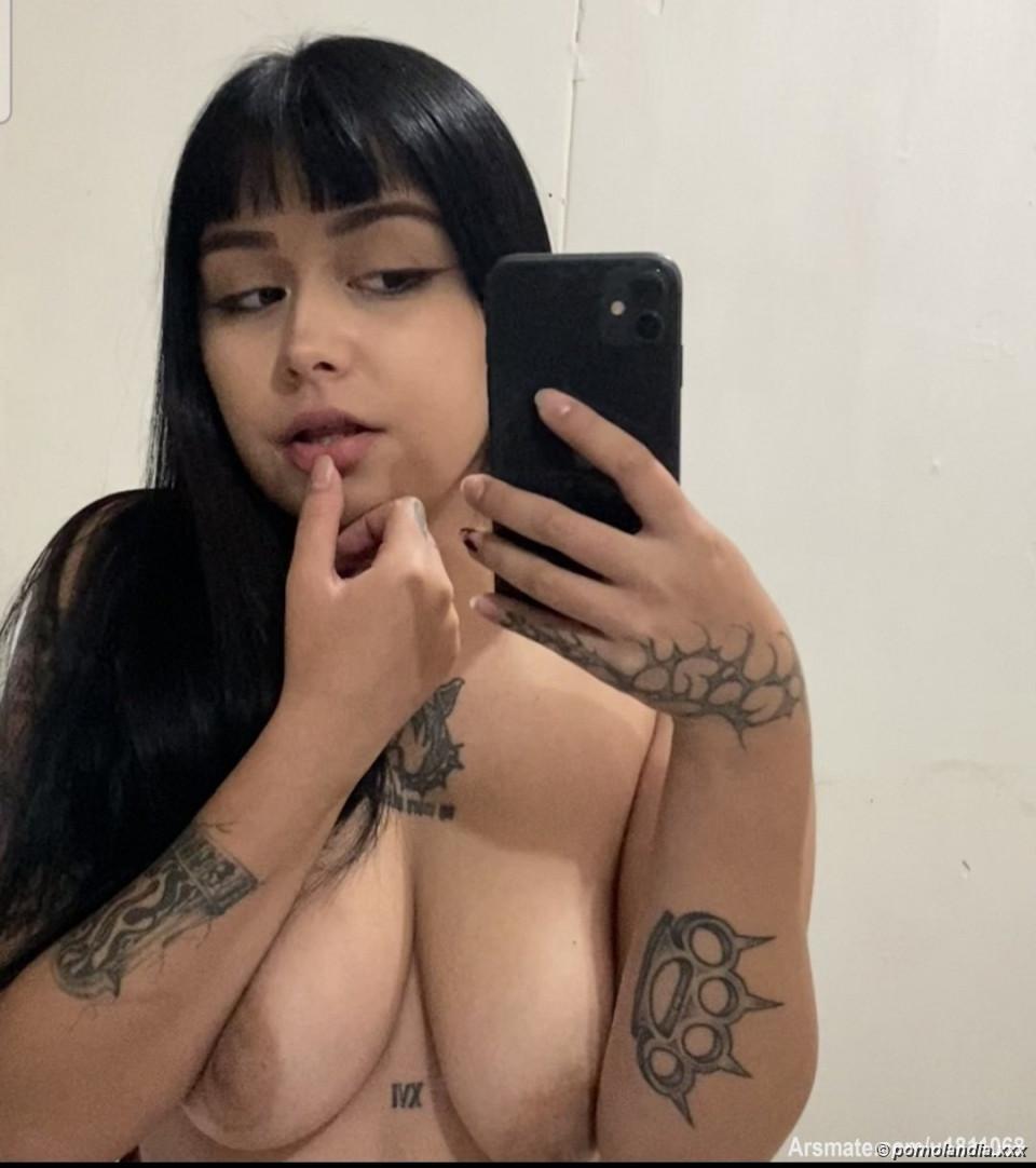 Chica gótica con gran culo desnuda mostrando cuerpo natural - Foto 247641