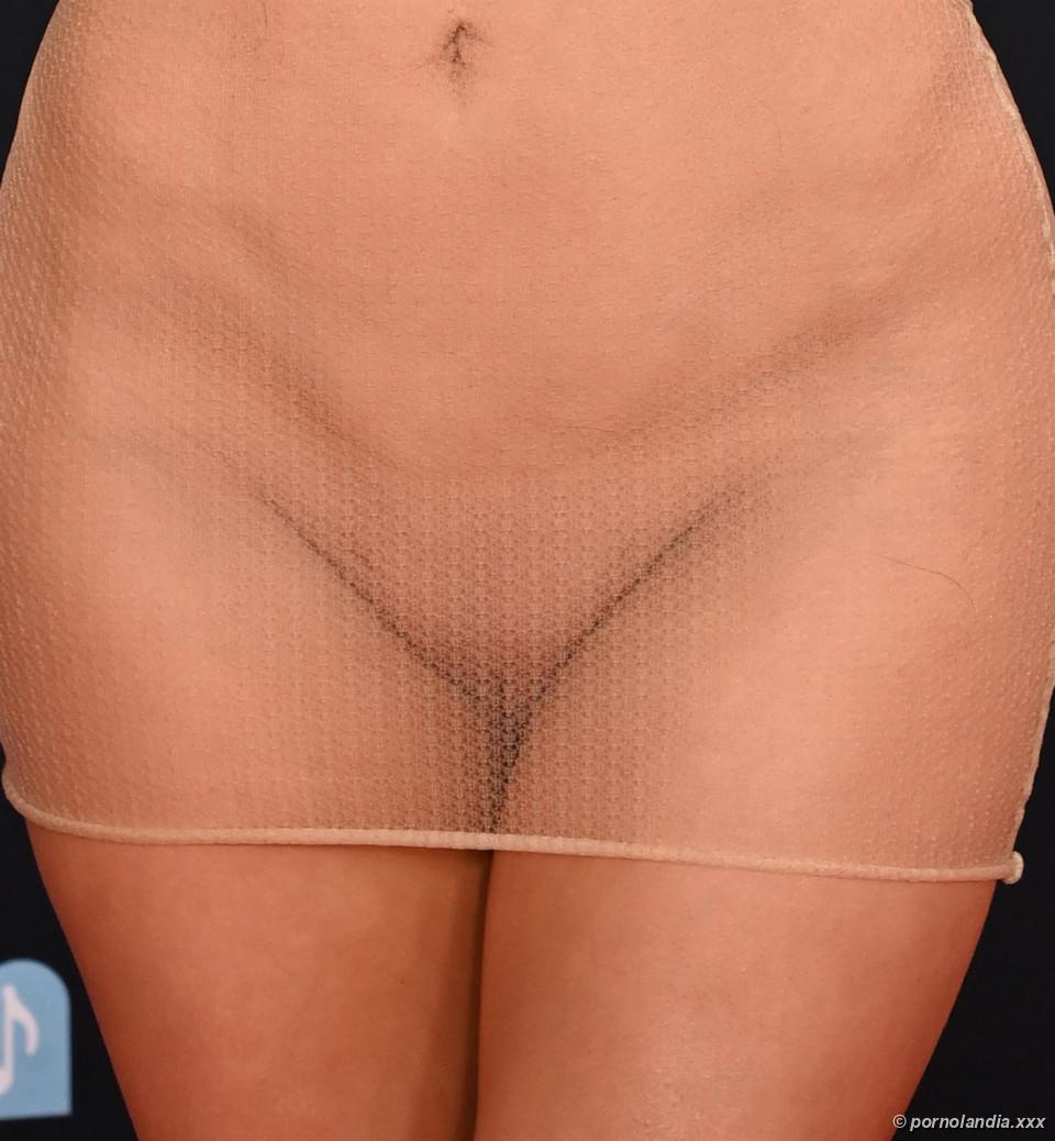Bianca Censori luciendo Grammy con vestido transparente - Foto 246382