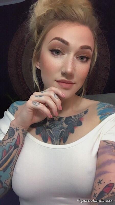 Rubia tatuada muy caliente desnuda - Foto 234959