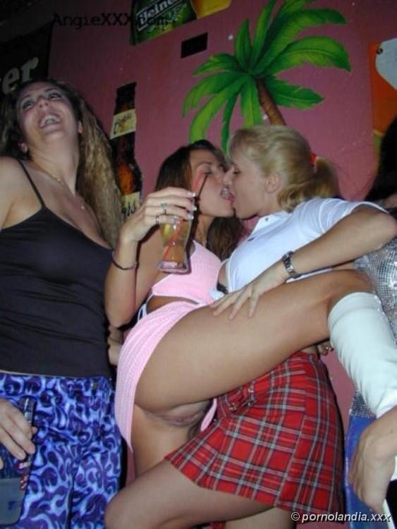 Chicas calientes vistas pagando coño - Foto 196034
