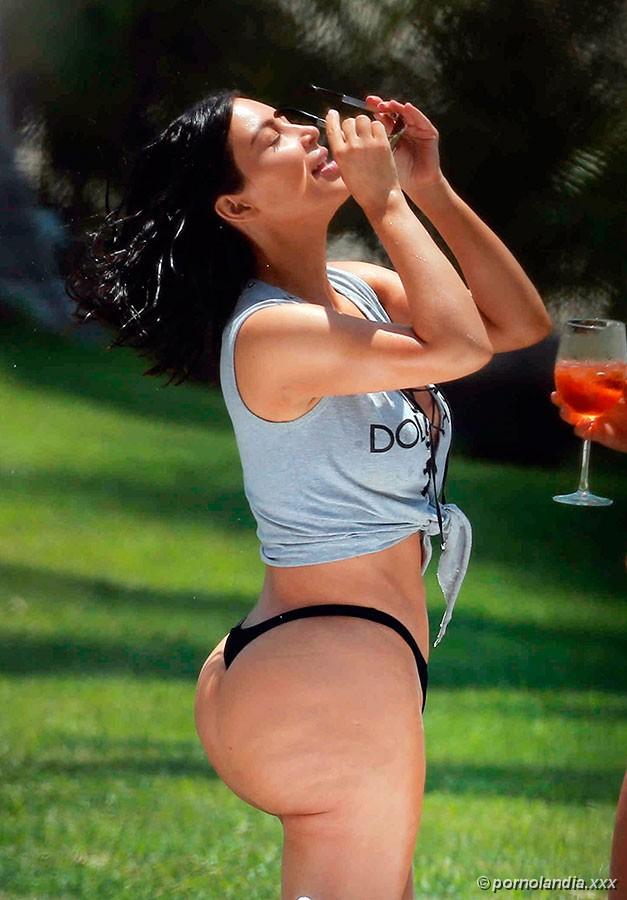 Kim Kardashian captada en bikini con enorme culo - Foto 156405