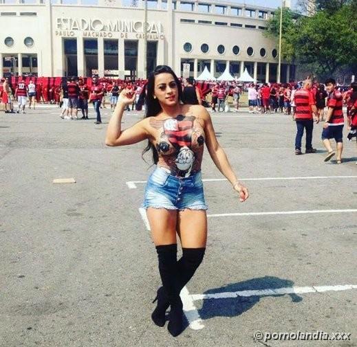 Fan del Flamengo captado desnudo en el estadio cayó en la red - Foto 101822