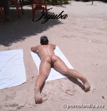 Chica caliente haciendo autostop desnuda en la carretera - Foto 45901
