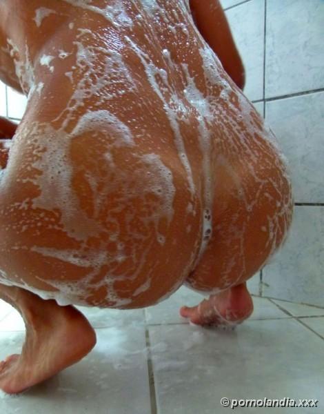 Tetona caliente tomando una ducha - Foto 39488