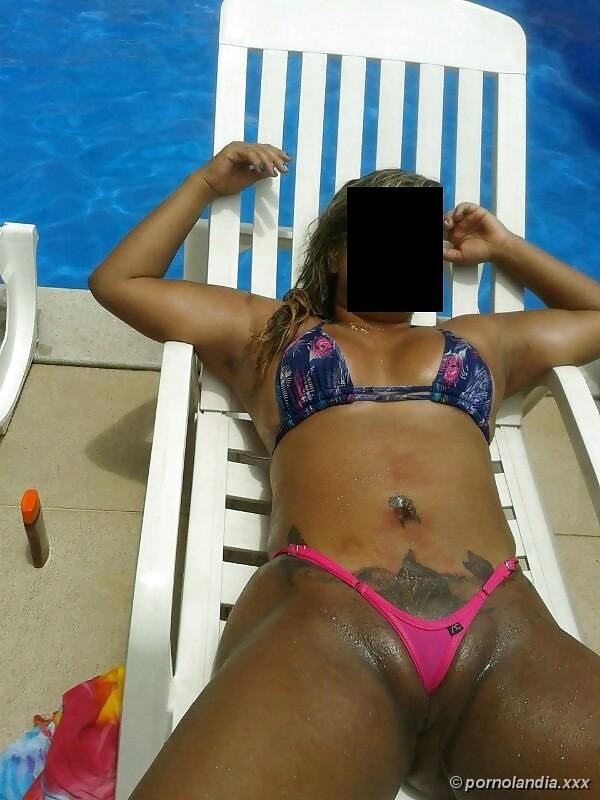 Puta en la playa con bikini golpeada en el coño - Foto 35987
