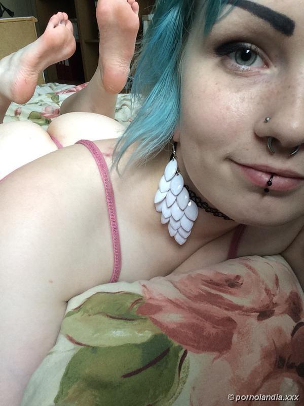 Emo Novinha con cabello azul en fotos desnuda - Foto 25344