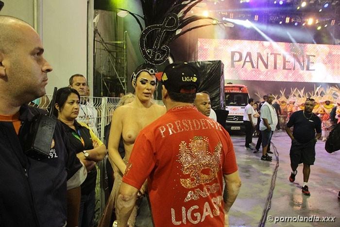 Juliana Isen quitándose la ropa en el Carnaval 2016 - Foto 23998
