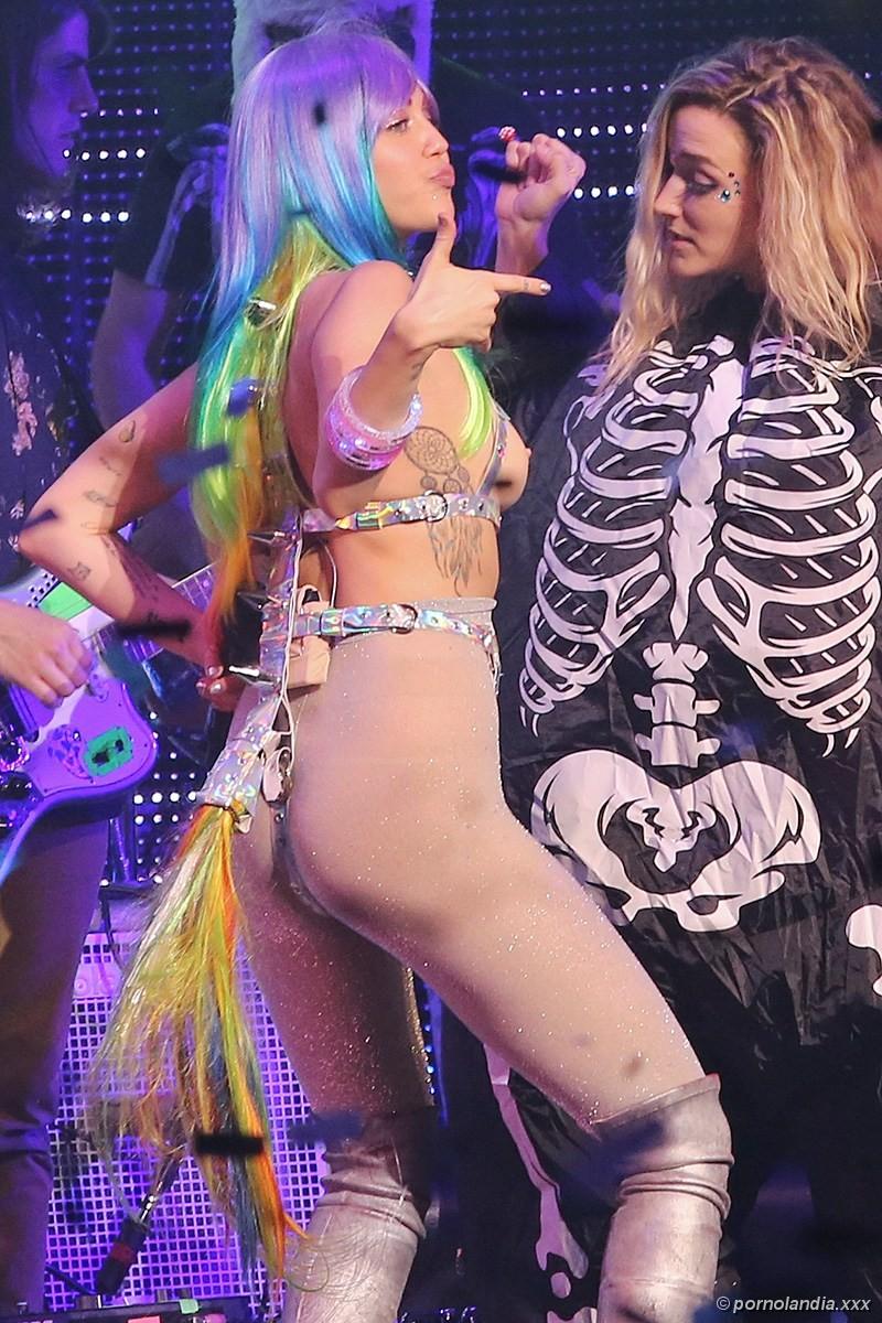 Miley Cirus siendo follada en un show en vivo - Foto 18194