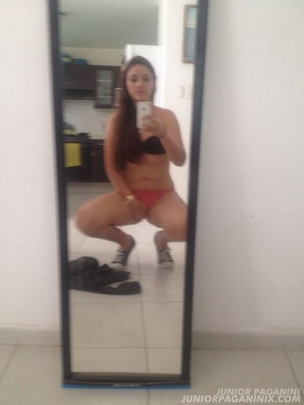 Alexandra, 20 años, se conectó desnuda - Foto 7999