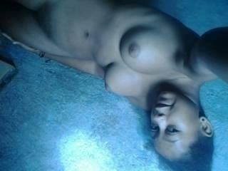 Chica traviesa y caliente con el coño peludo - Foto 7150