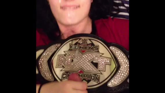 Se filtra en internet video íntimo de la luchadora WWE Paige 08