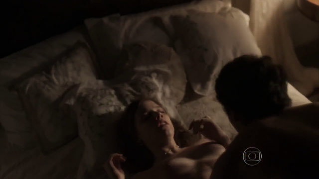 Alice Wegmann desnuda en la serie Las amistades peligrosas