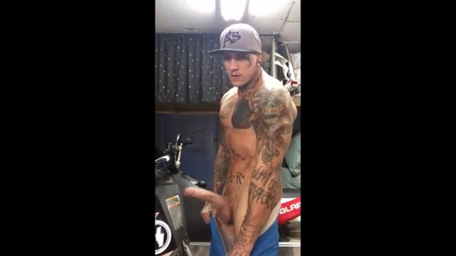 Bandido de 27 cm comiéndose a una flaca traviesa