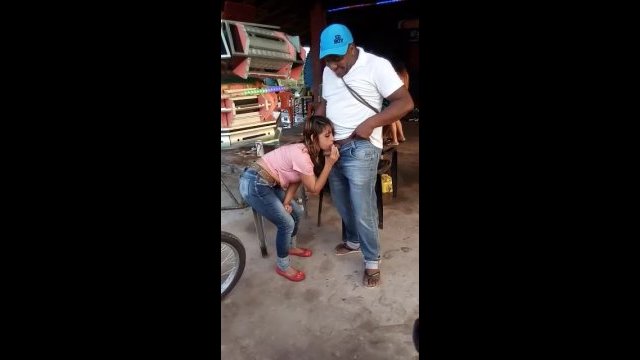 Borracho chupando la polla de Negão en Forró en Rio Das Pedras Río de Janeiro