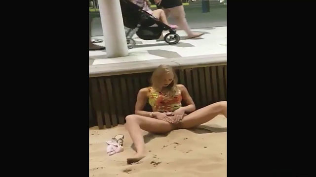 CALIENTE TRAVIESO HACIENDO FELICES A SUS AMIGOS