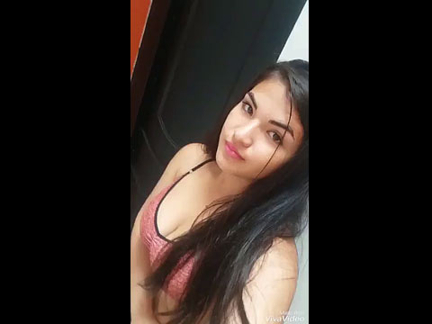 Chica caliente me envió un video de su coño