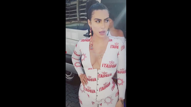 Cleo Pires súper caliente en el carnaval de verano de Itaipava