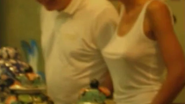 Deliciosa con pechos puntiagudos pillada en público