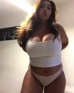 Gordelicia tetona haciendo twerking en bragas