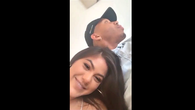 Jovencita cachonda dándoselo a Ricky Johnson