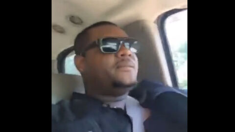 PAGADOREIRO PONE A MINA A AMAMANTAR EN EL COCHE EN BARRA DA TIJUCA 2017