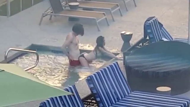 Pareja fue captada en pleno acto teniendo sexo en la piscina