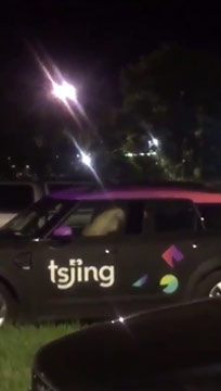 Pareja teniendo sexo en el auto