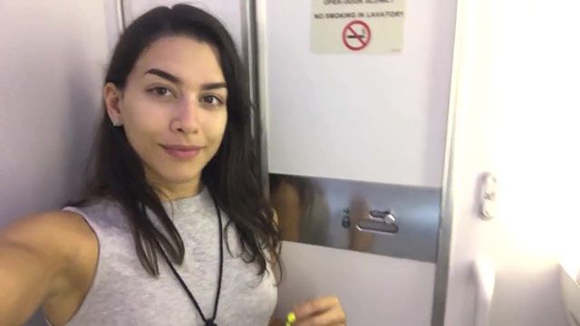 Safada se puso cachonda en un vuelo de 8 horas