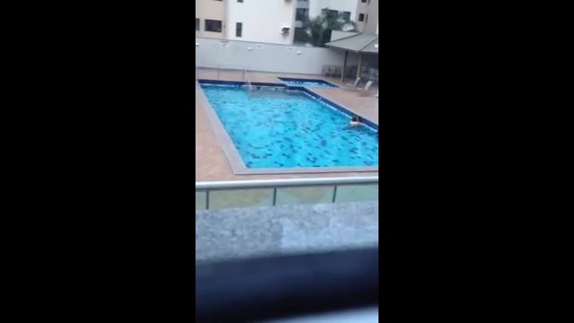 Sexo en la piscina de mi edificio Vilar dos Teles