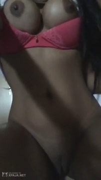 Traviesa caliente con el coño agrietado