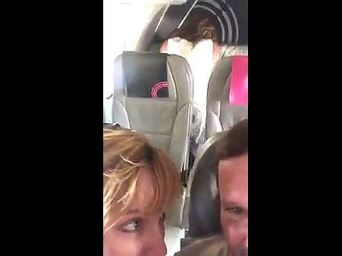 Una pareja pilló a una chica traviesa teniendo sexo desvergonzado