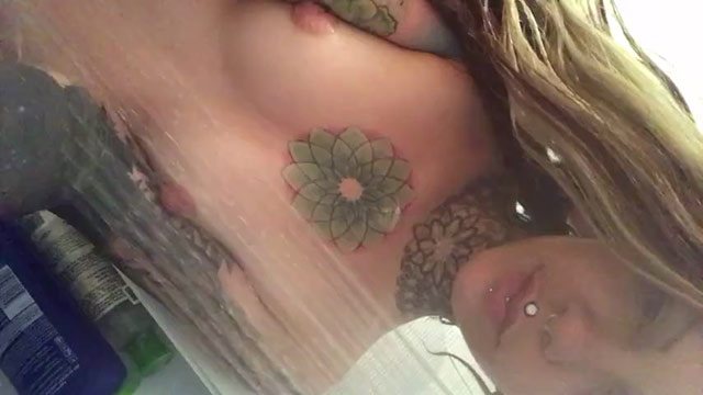 Yo tomando una ducha desnuda jajaja