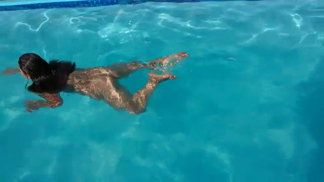 ¡¡¡Nadar desnudo es de-li-ciaaa!!! Por Kazal Louxuria