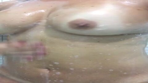 A la cuñada le gusta que la filmen desnuda