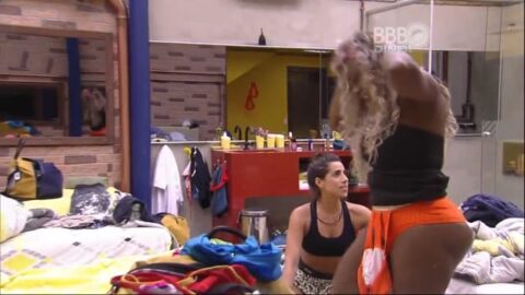 Adelia se conectó mostrando sus pechos en BBB16