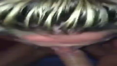 Adicta al sexo gallega haciendo una mamada casera