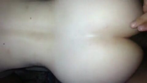 Amateur con culo goloso dando culo