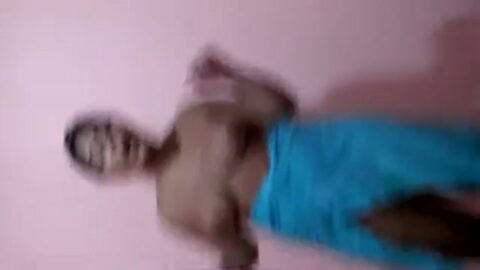 Amigos lo filmaron desnudos en broma y terminaron en Internet