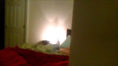 Atraparon a su cuñada tomando fotos desnuda