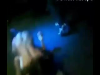 Bailarina desnuda en público