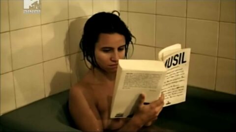 Bianca Comparato desnuda en A Menina Sem Qualities