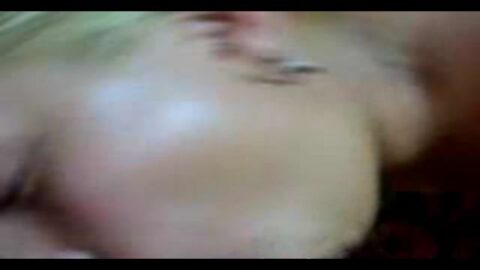 Camila, hija del pastor de ADS, dando una mamada