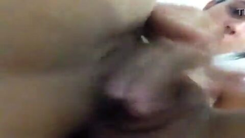 Capté un video de mi sobrina masturbándose