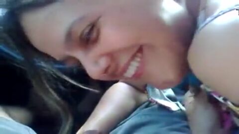 Casadinha de Petrobrás chupándome la polla en el auto.