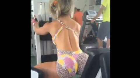 Chica Caliente Trabajando Duro