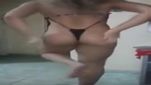Chica caliente rodando en tanga (videos de WhatsApp)