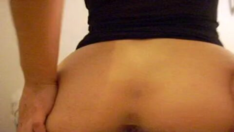 Chica casada desenfrenada hace twerking hasta sacar la leche