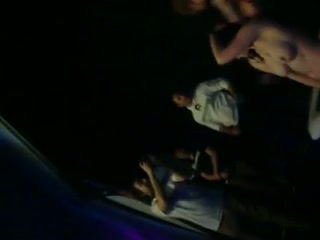 Chicas drogadas y calientes en un club se quitaron la ropa