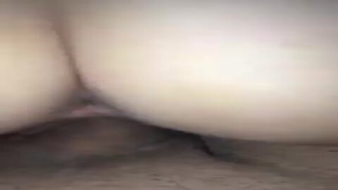 Corriéndome dentro del coño de mi puta