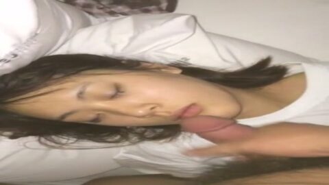 Corriéndose en la boca del Japa dormido